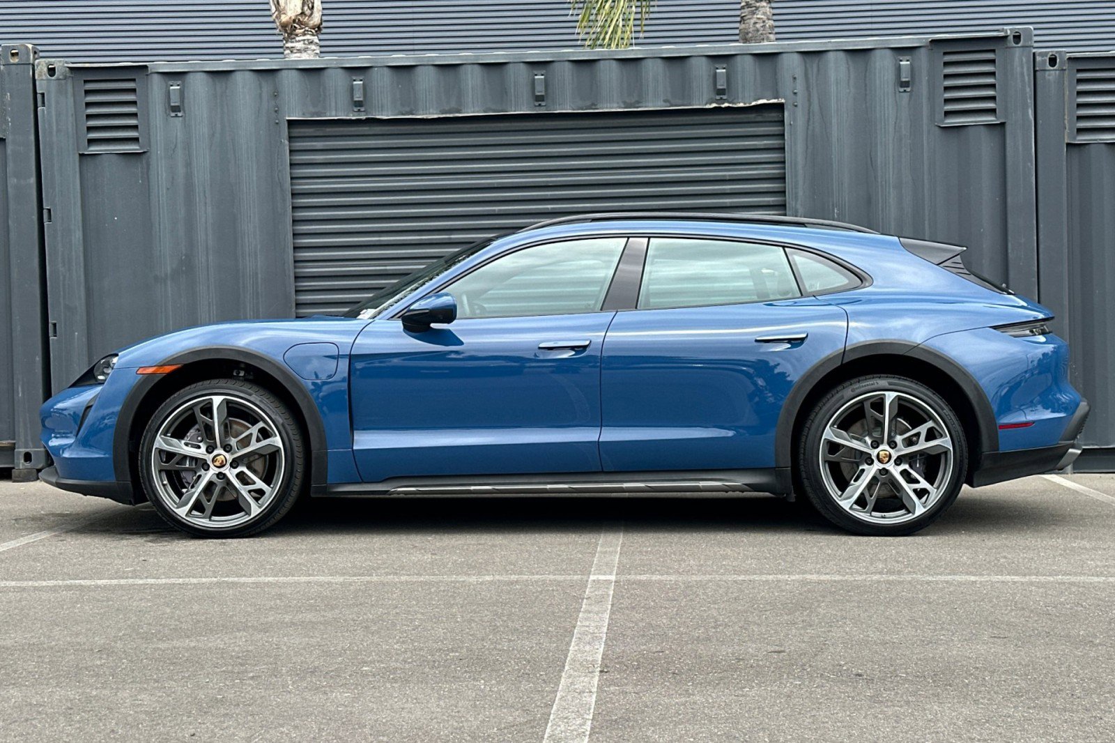 Certified 2024 Porsche Taycan 4 Cross Turismo AWD/4WD image 2