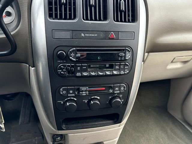 Used 2005 Chrysler Town & Country Touring image 23