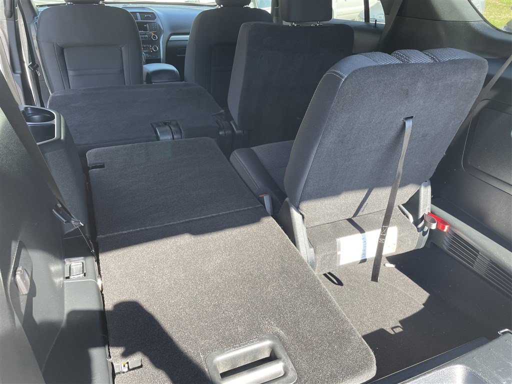 Used 2018 Ford Explorer XLT image 19