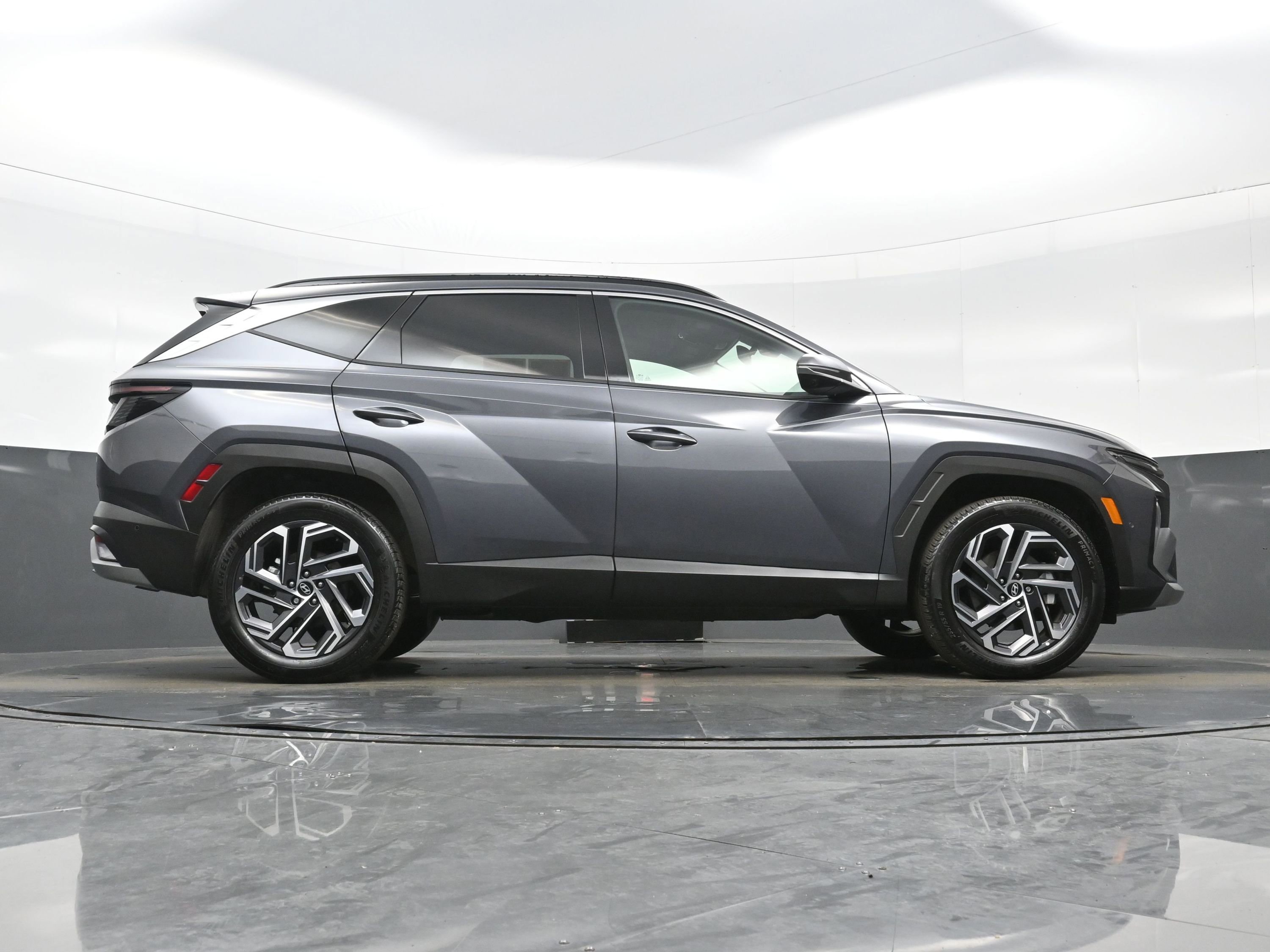 Certified 2025 Hyundai Tucson Limited AWD/4WD image 32