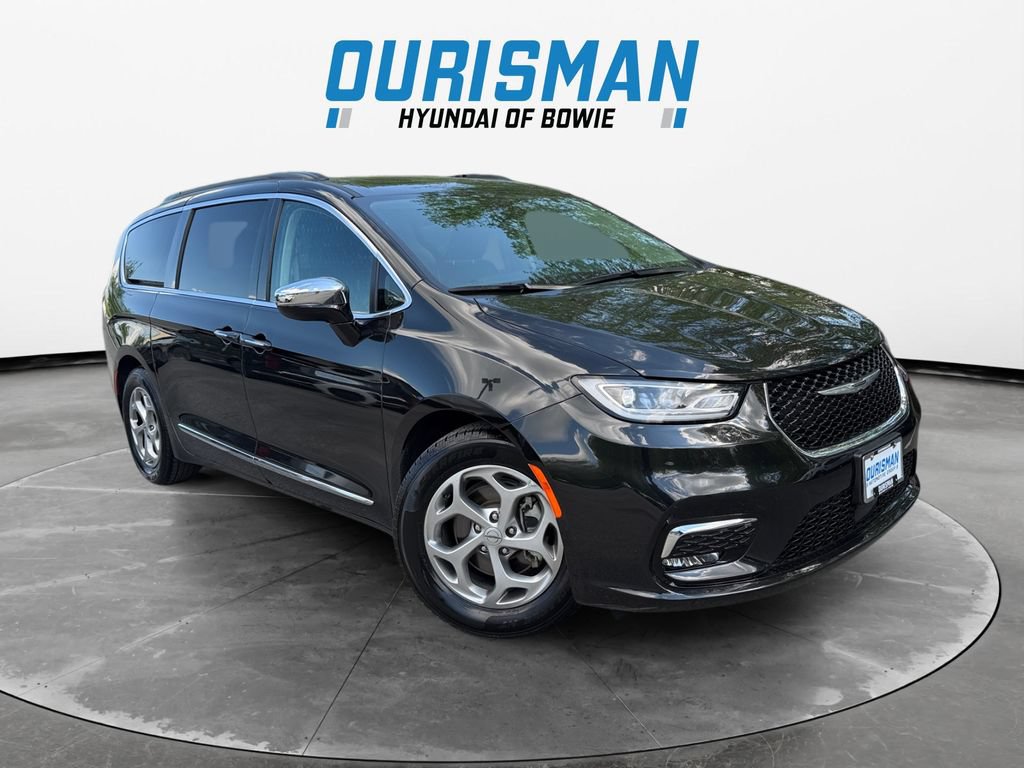 Used 2023 Chrysler Pacifica Limited FWD image 1