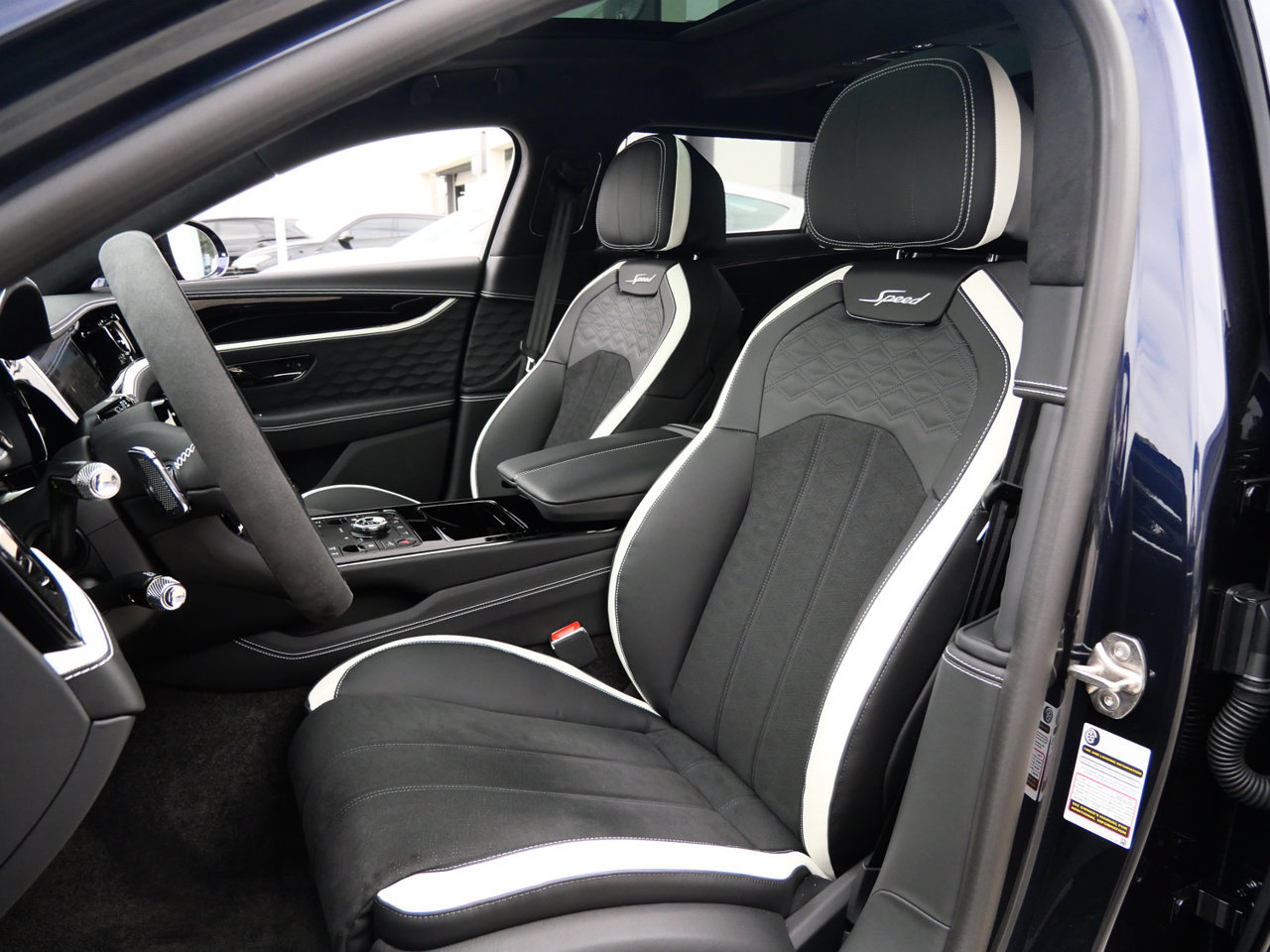 Used 2025 Bentley Flying Spur Plug-In Hybrid AWD/4WD image 21