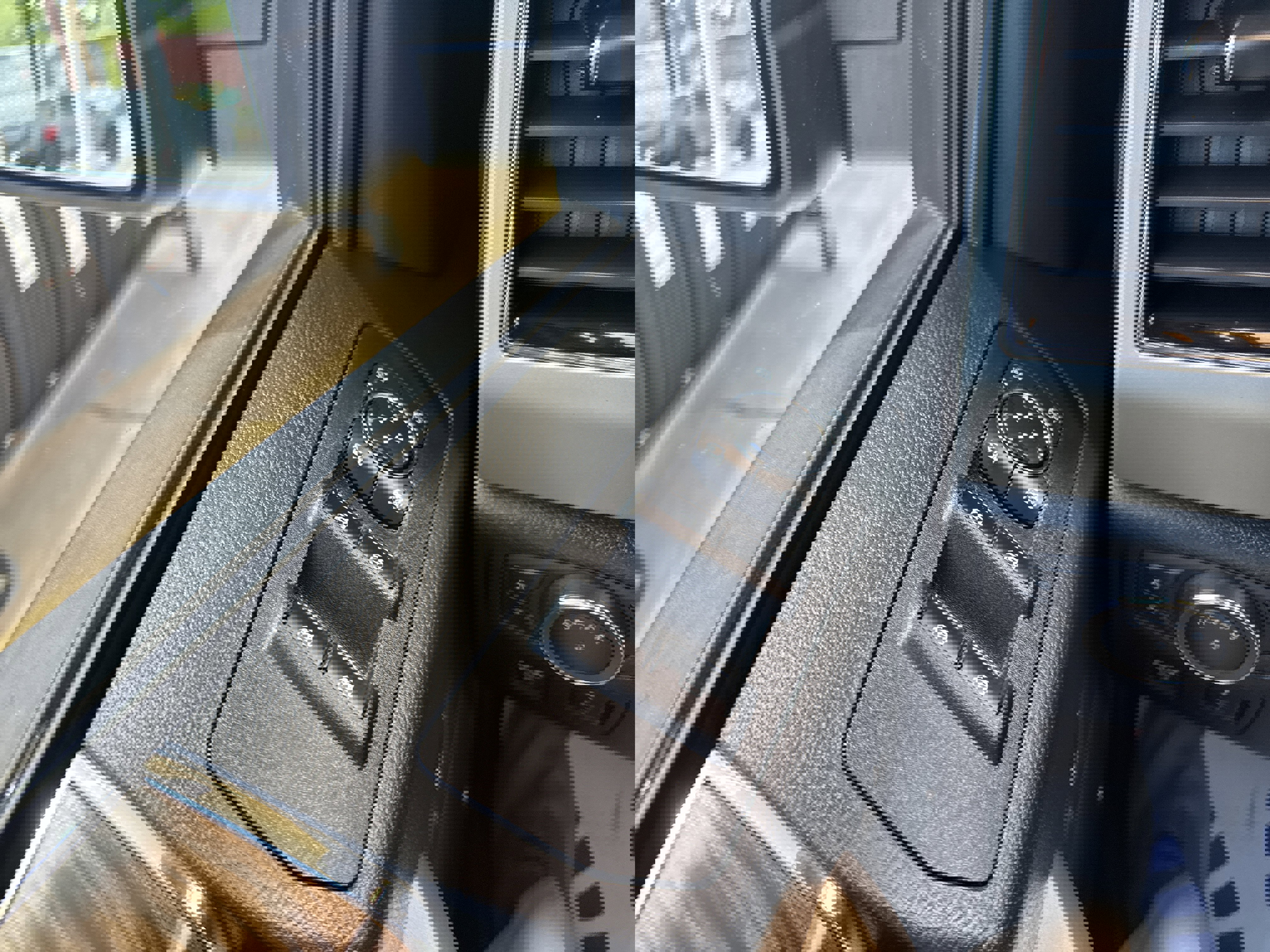 Used 2020 Ford F150 Lariat image 32