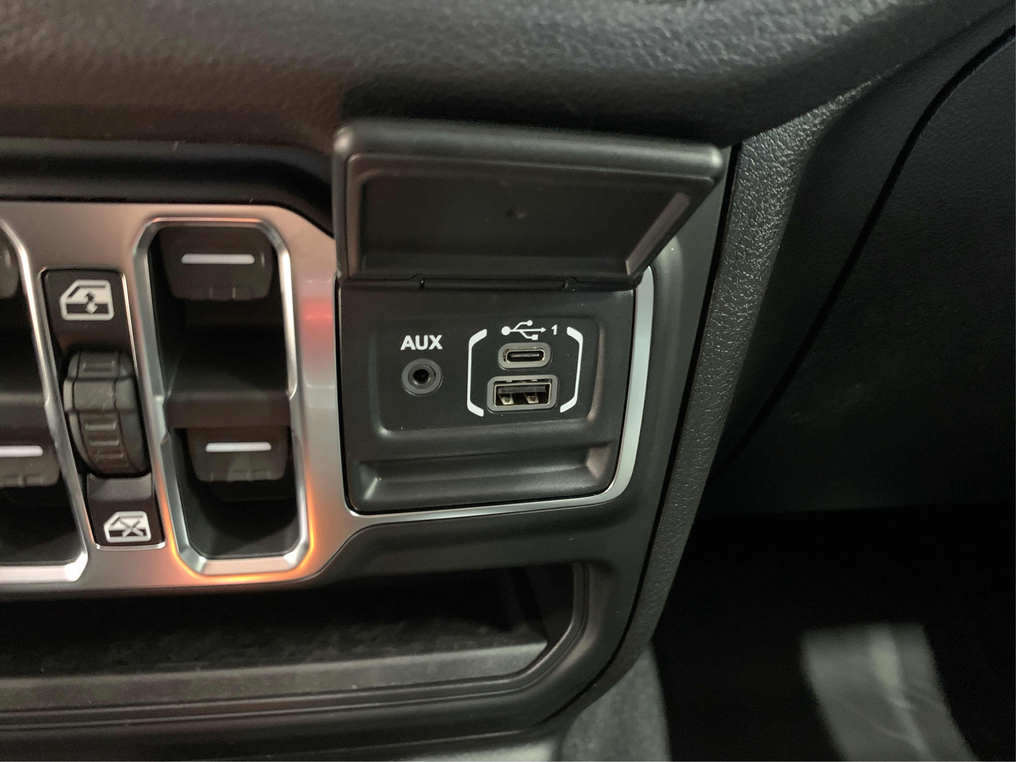 New 2026 Jeep Gladiator Sport AWD/4WD image 32