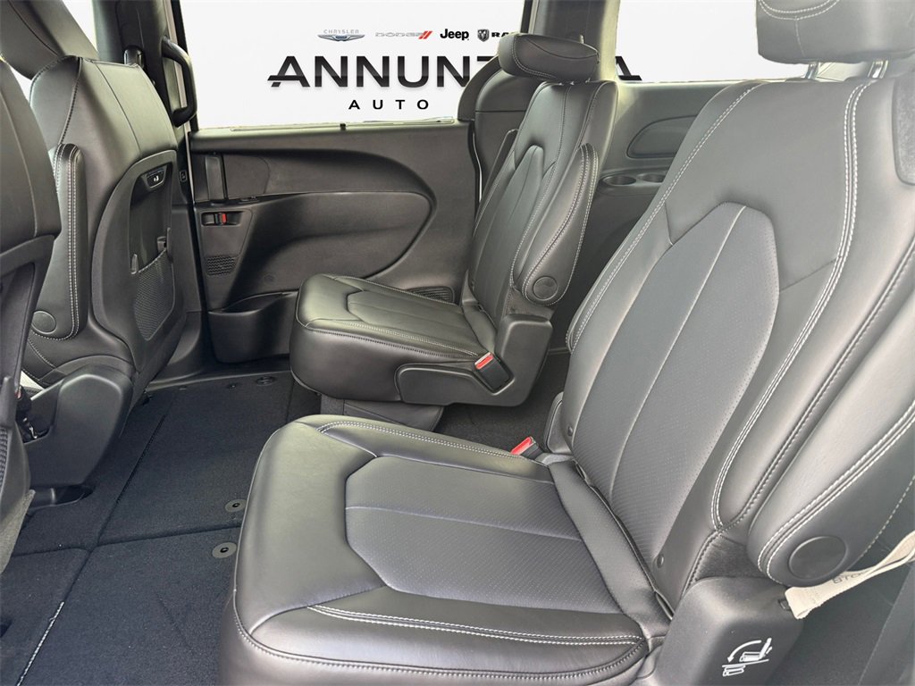 New 2026 Chrysler Pacifica Select image 13