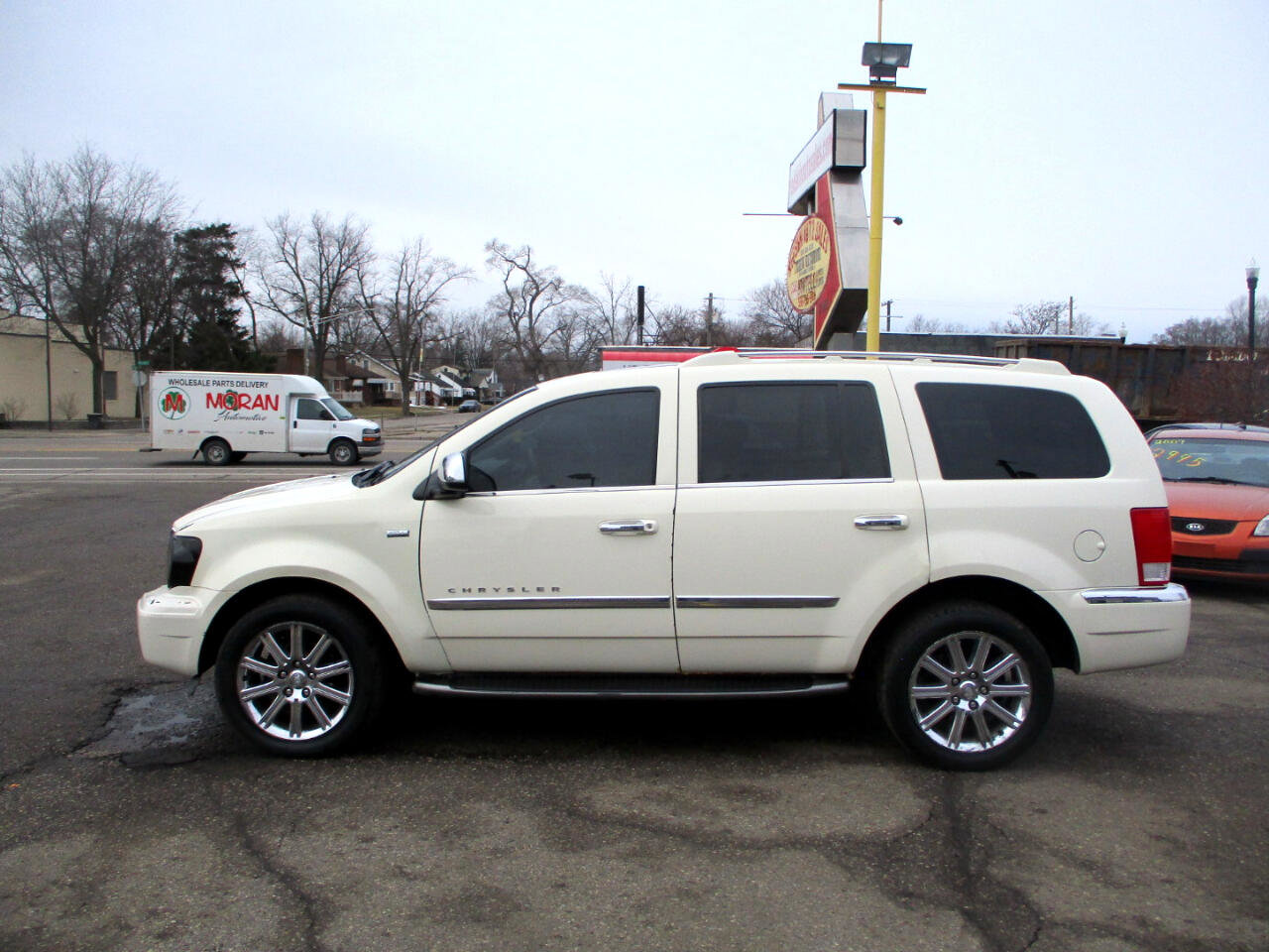 Used 2007 Chrysler Aspen Limited image 4