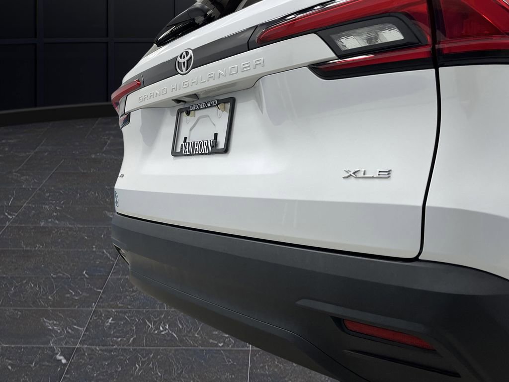 Used 2024 Toyota Grand Highlander XLE image 35