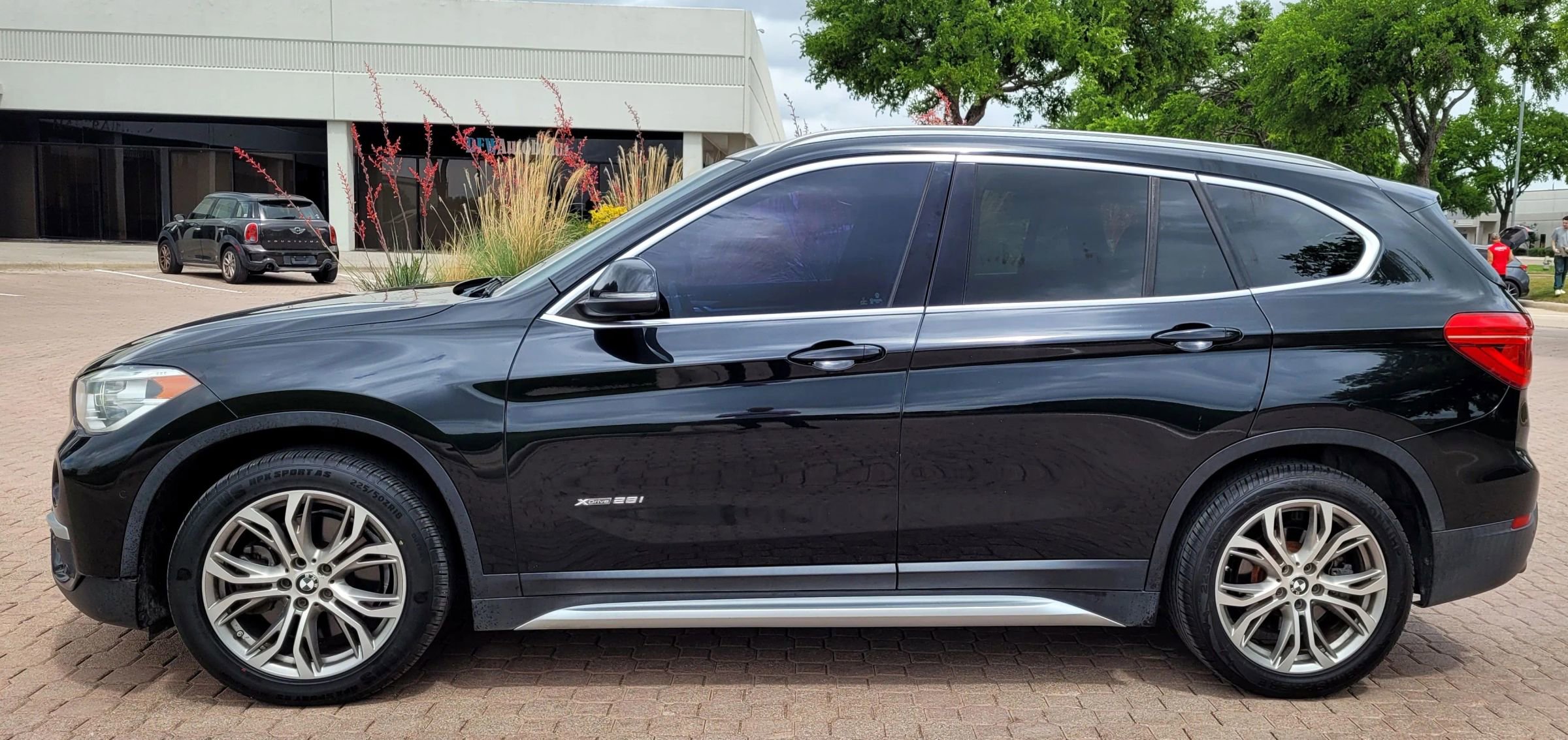 Used 2017 BMW X1 xDrive28i image 9