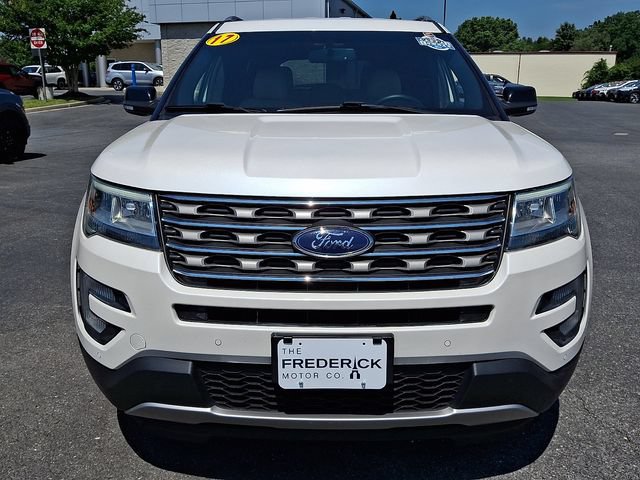 Used 2017 Ford Explorer XLT w/ Equipment Group 202A AWD/4WD image 2