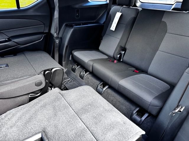 Used 2023 Chevrolet Traverse LT w/ Rear Camera Mirror Package image 27