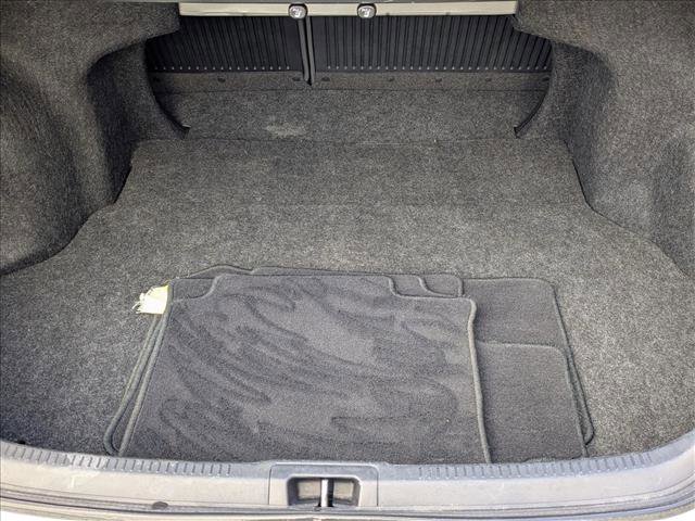 Used 2015 Toyota Camry LE image 6