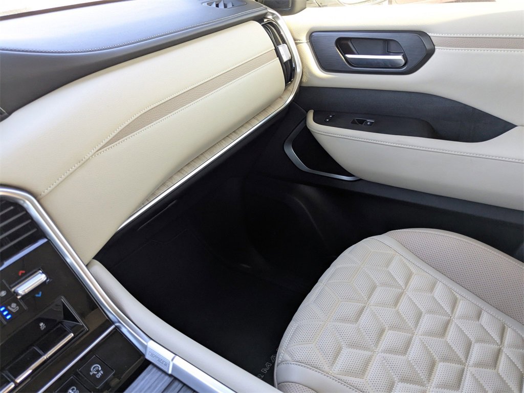 Used 2025 Nissan Armada Platinum Reserve image 20