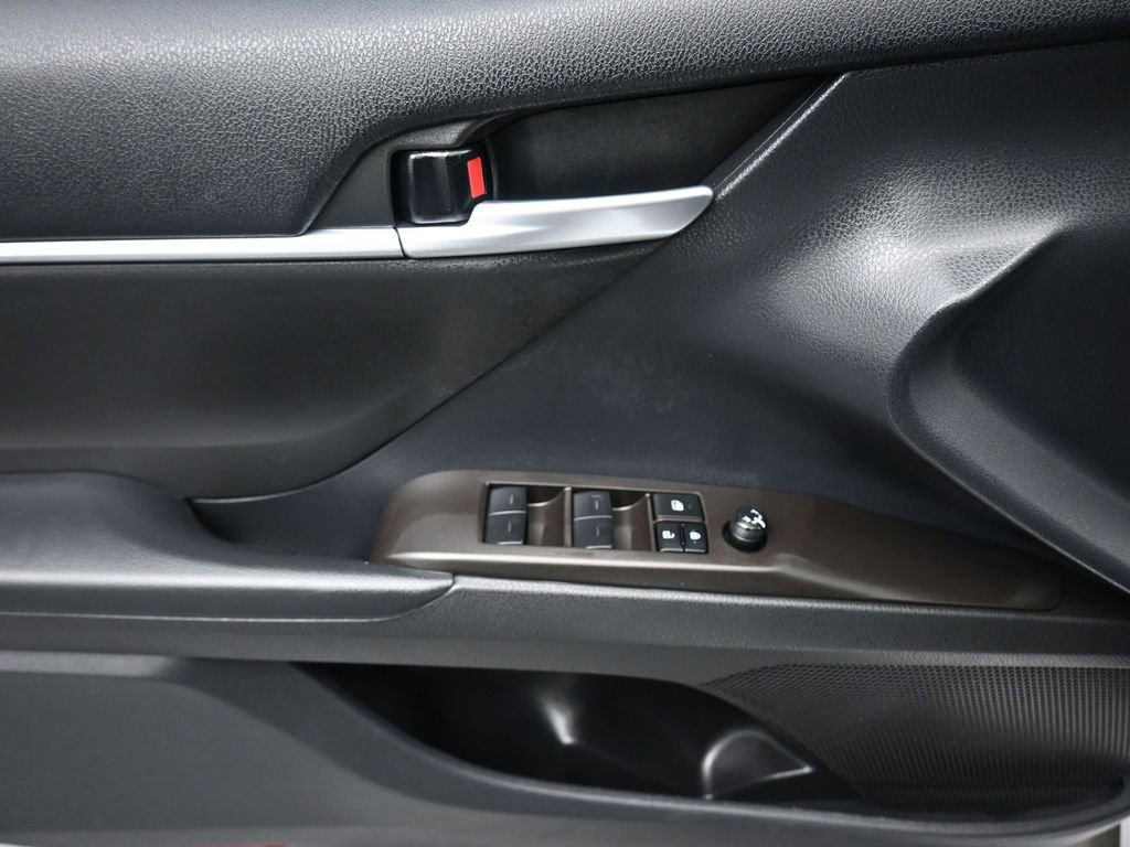 Used 2023 Toyota Camry SE image 10