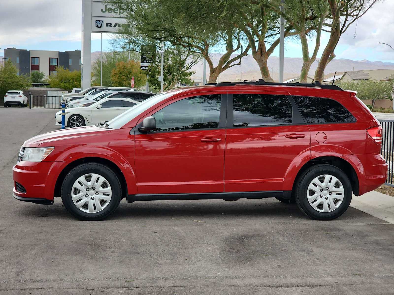 Used 2020 Dodge Journey SE FWD image 5