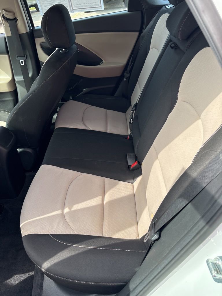 Used 2020 Hyundai Elantra GT image 28