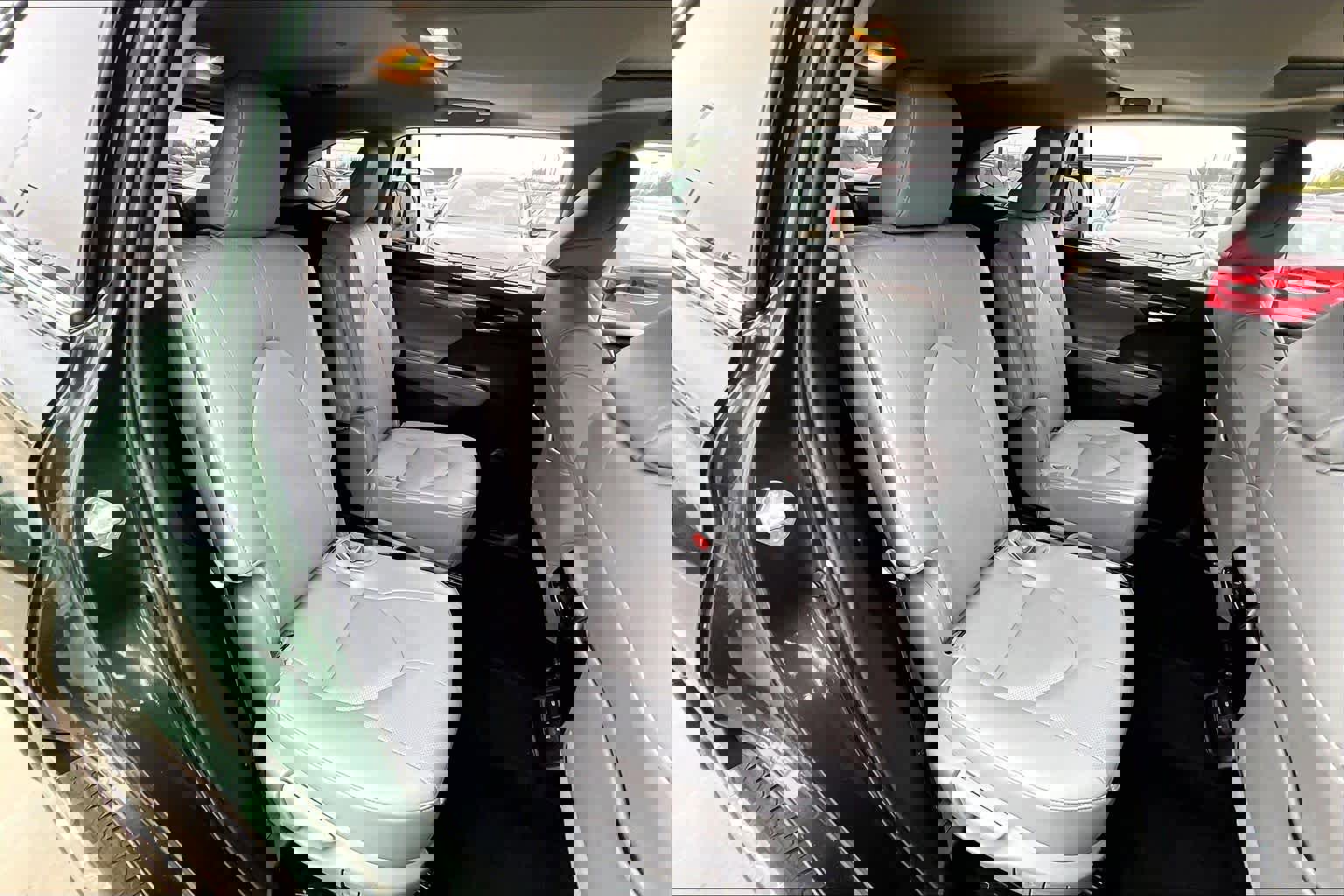 Used 2024 Toyota Highlander Limited image 19