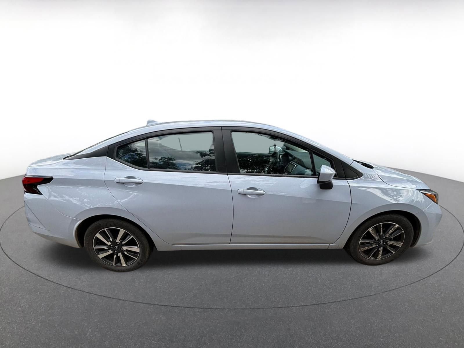 Used 2025 Nissan Versa SV FWD image 8