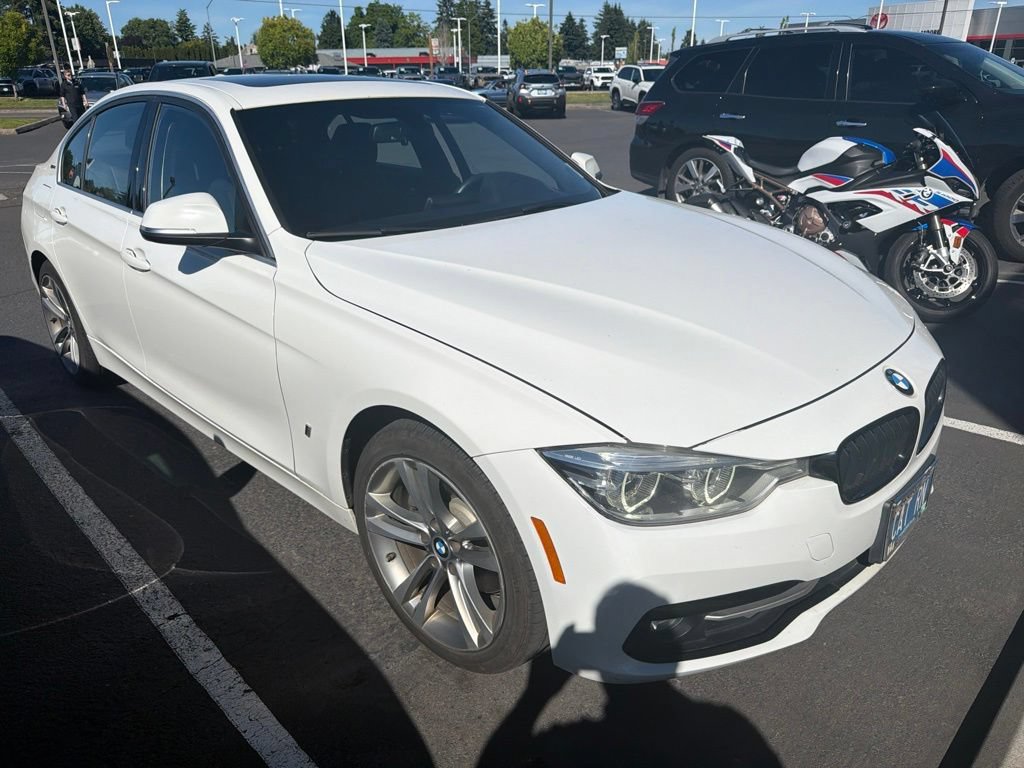 Used 2018 BMW 330e w/ Convenience Package RWD image 1