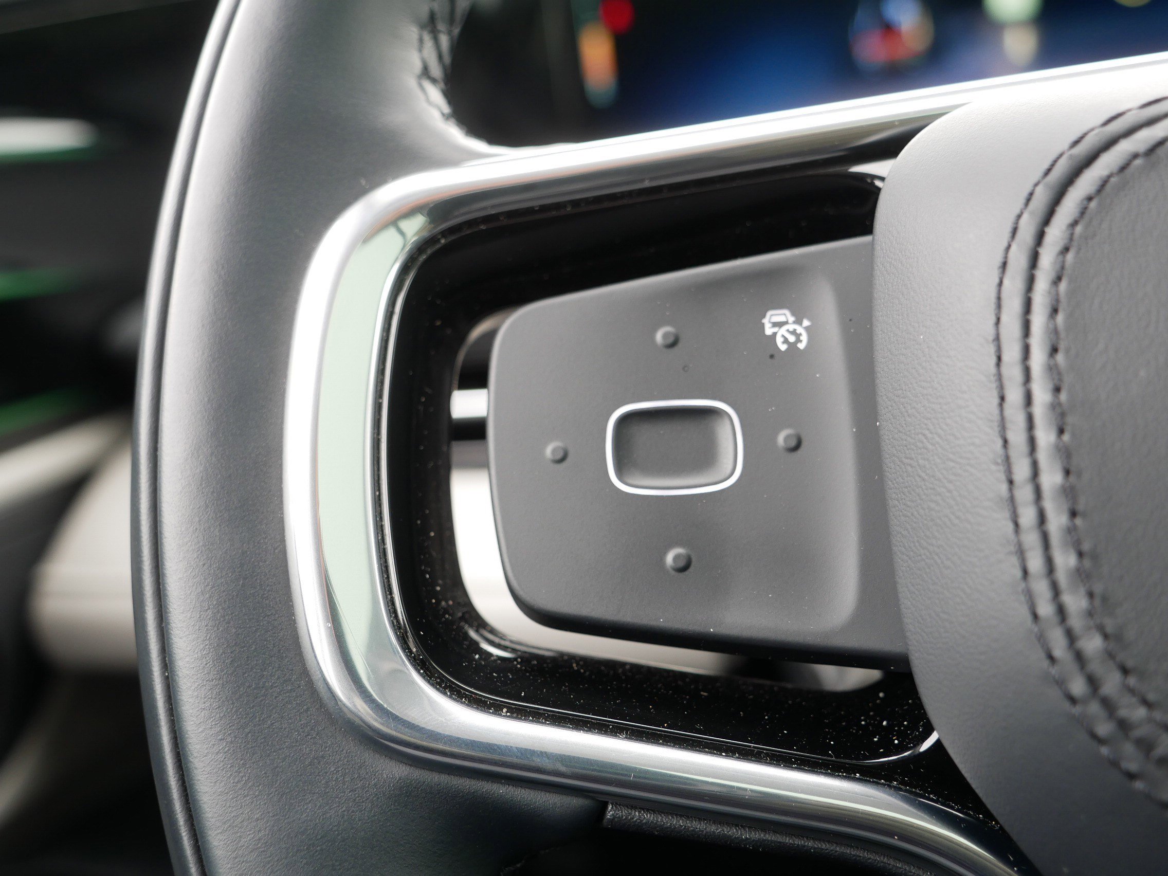 Used 2025 Lincoln Nautilus Reserve image 28