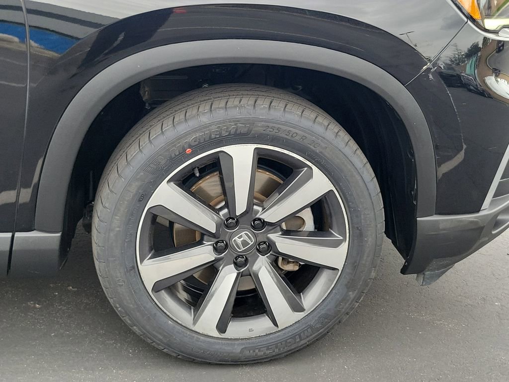Certified 2025 Honda Pilot Touring image 6