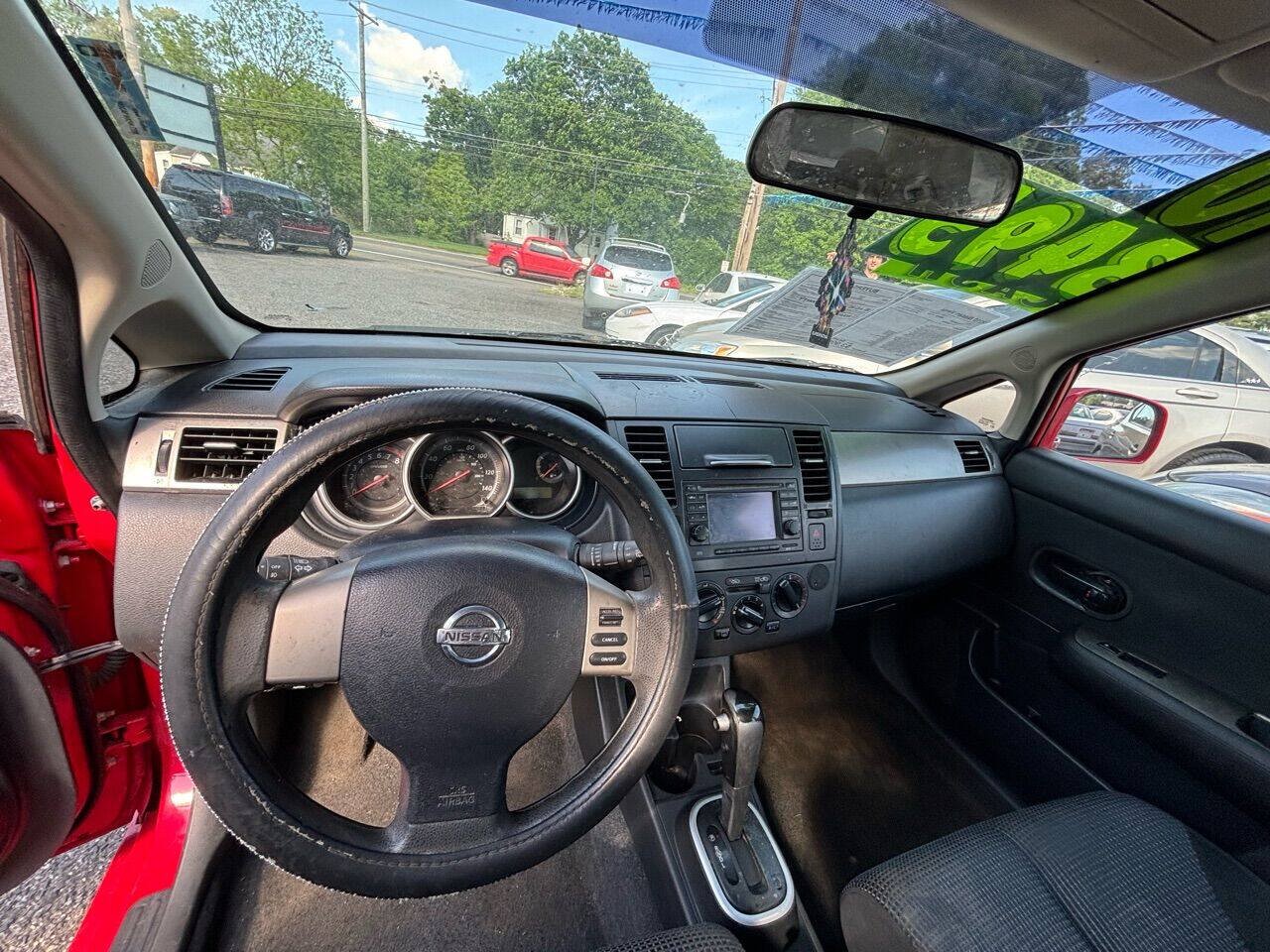 Used 2010 Nissan Versa Hatchback w/ Navigation/Satellite Pkg FWD image 12
