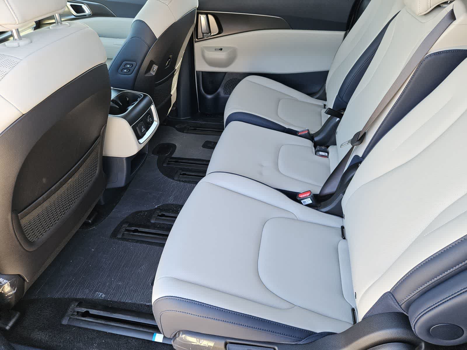 New 2026 Kia Carnival SX w/ SX Dark Edition Package FWD image 18