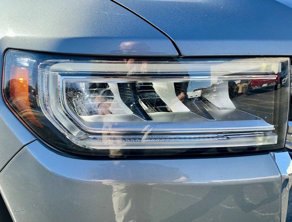 Used 2023 GMC Acadia SLT w/ Technology Package image 8