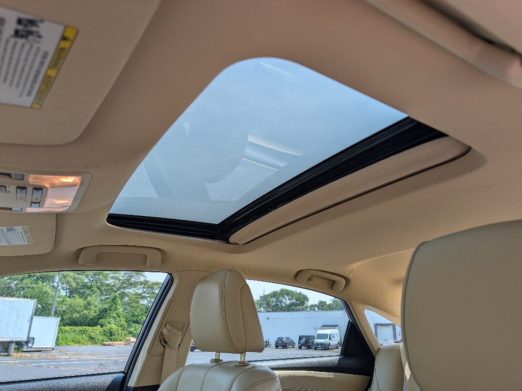 Used 2015 Toyota Avalon Limited FWD image 16