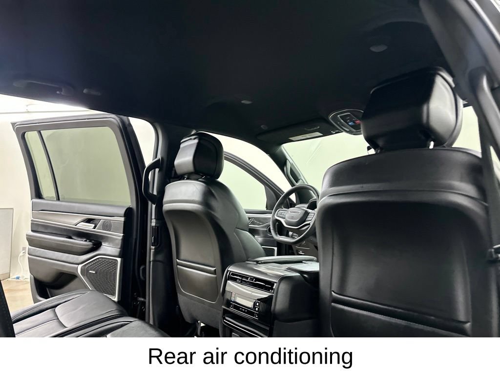 Used 2025 Jeep Wagoneer L Series II w/ 8-pass Seating Package AWD/4WD image 25