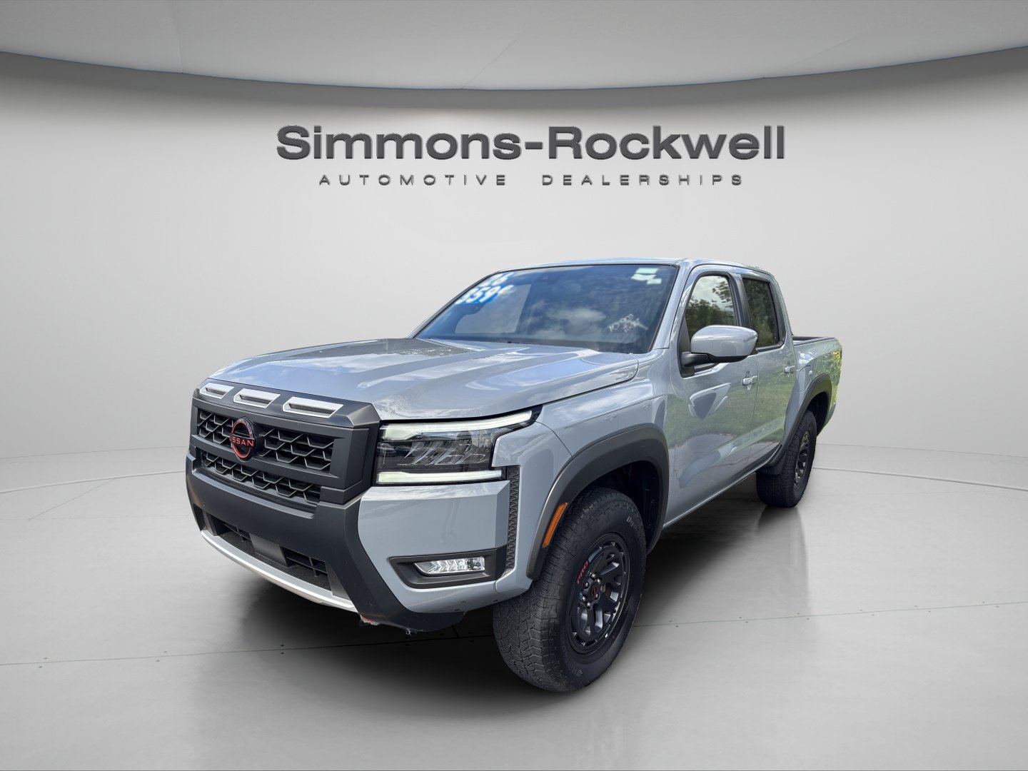 Used 2026 Nissan Frontier PRO-4X AWD/4WD image 2