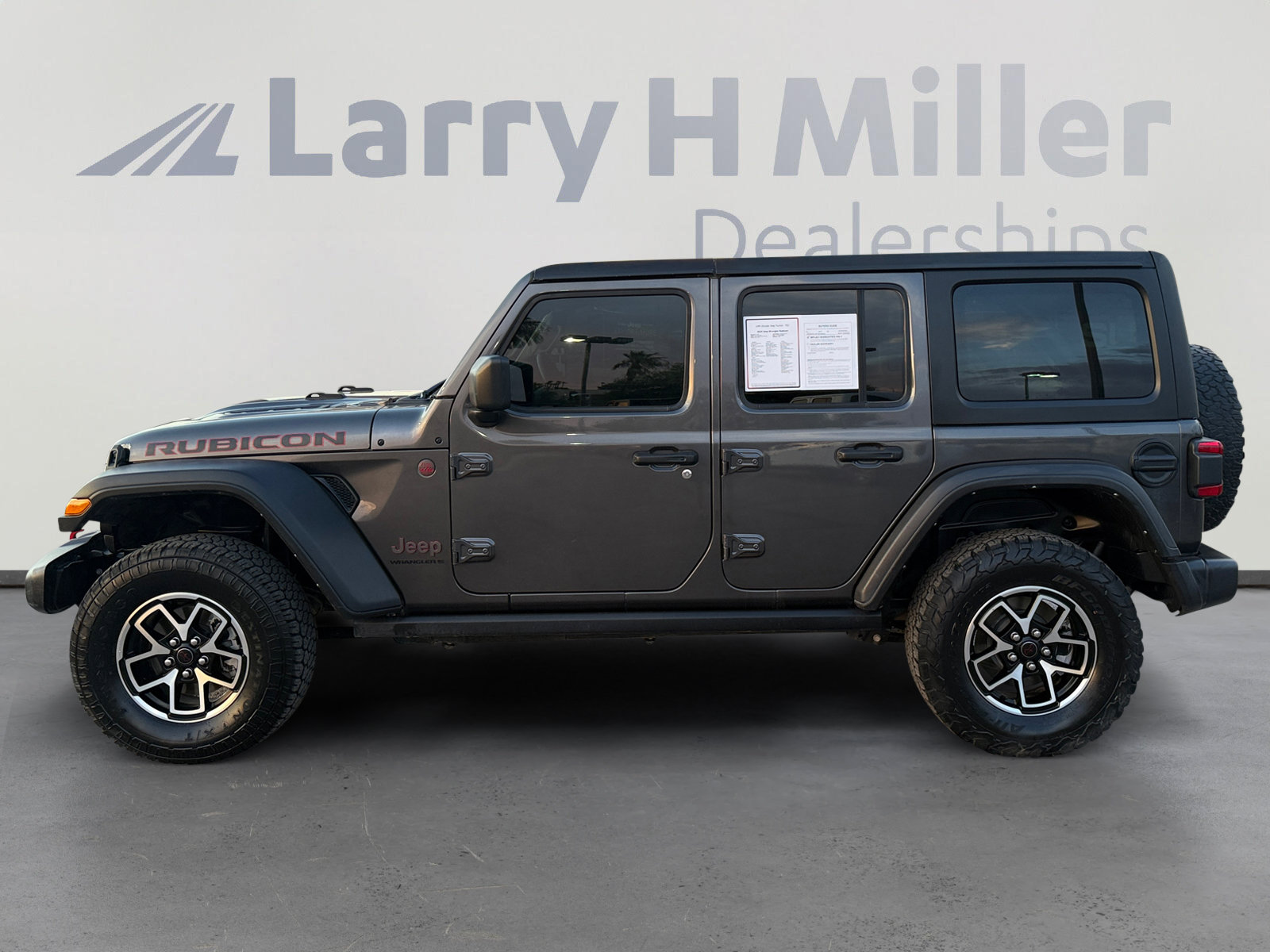 Used 2024 Jeep Wrangler Unlimited Rubicon AWD/4WD image 2
