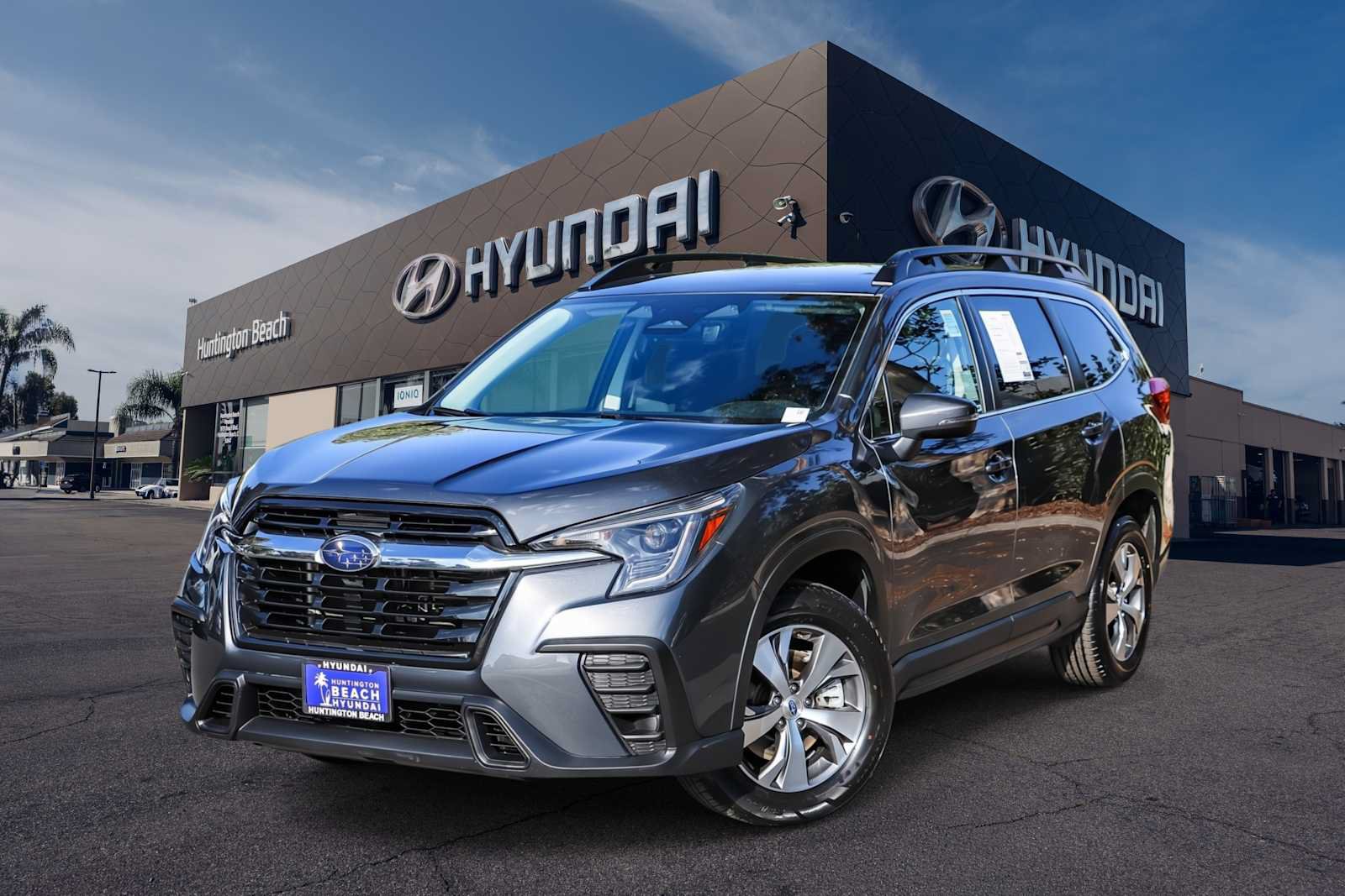 Used 2023 Subaru Ascent Premium w/ Convenience Package AWD/4WD image 1