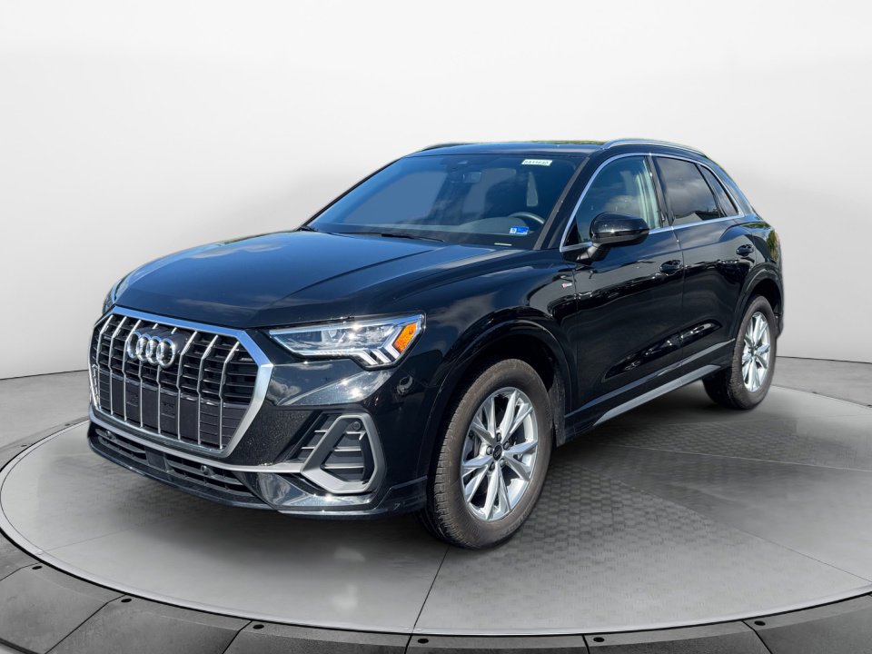 Certified 2025 Audi Q3 2.0T Premium w/ Convenience Package AWD/4WD image 3