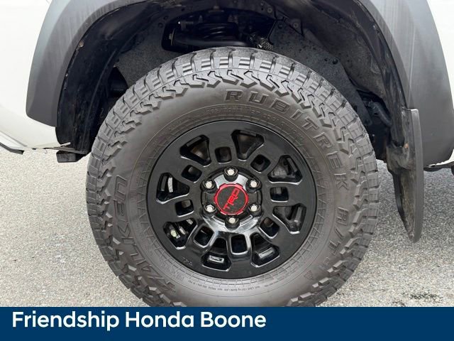 Used 2022 Toyota Tacoma TRD Off-Road AWD/4WD image 10