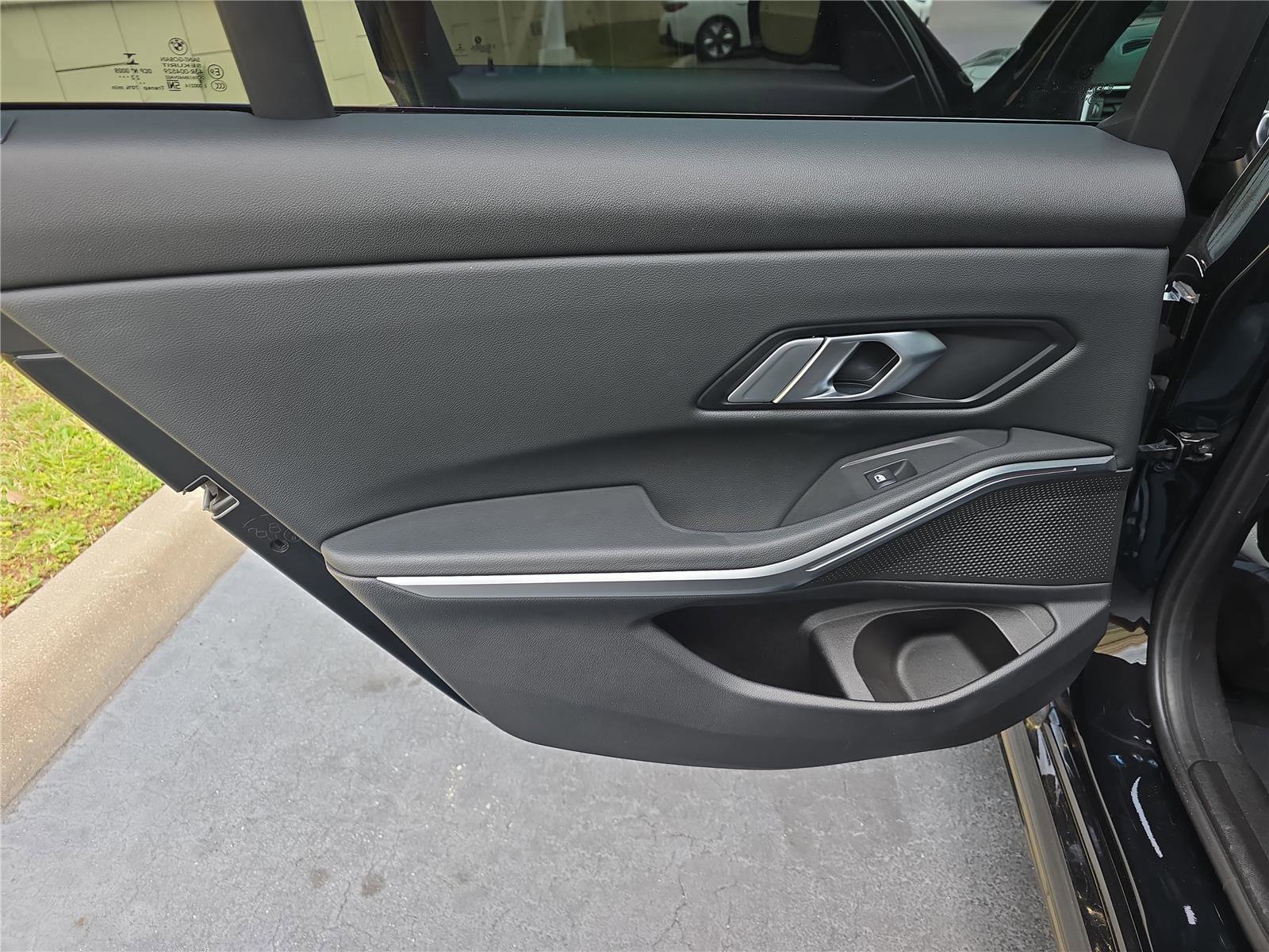 Certified 2023 BMW 330i 330i w/ M Sport Package image 8