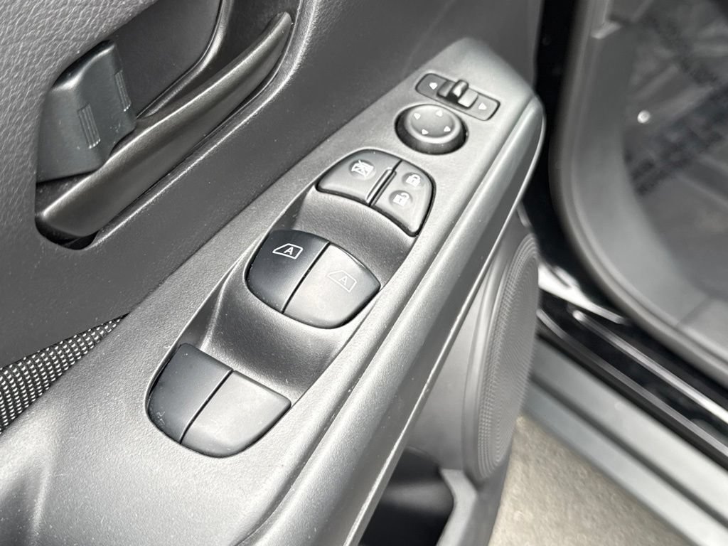 Used 2018 Nissan Kicks S FWD image 19