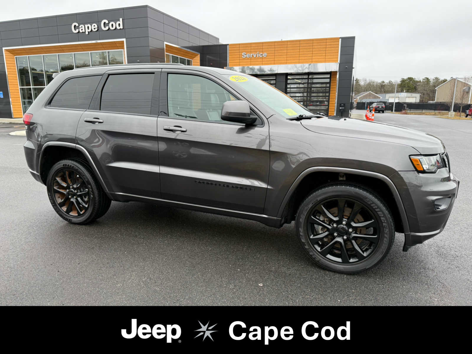 Used 2021 Jeep Grand Cherokee Laredo X image 1