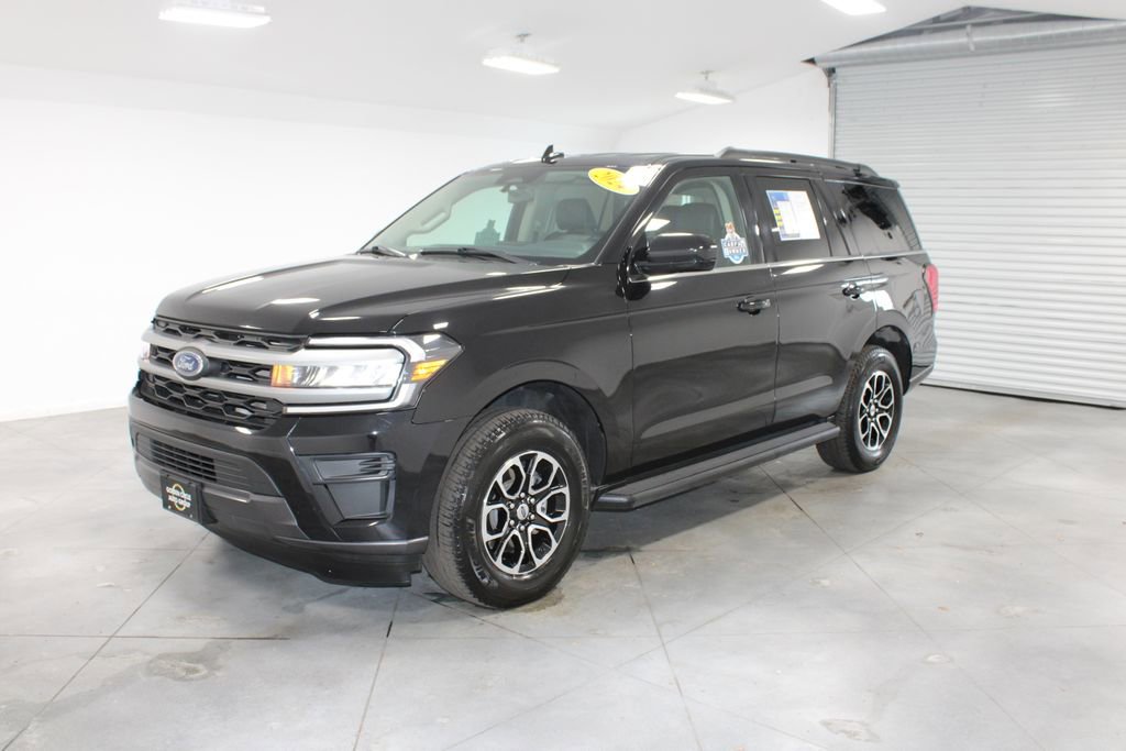 Used 2024 Ford Expedition XLT image 4