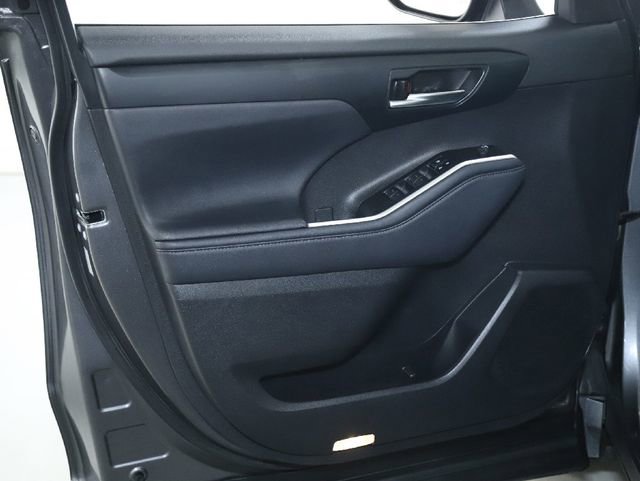 Used 2023 Toyota Highlander Limited image 21