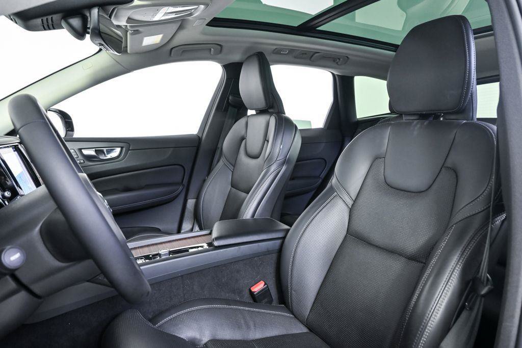 Certified 2023 Volvo XC60 B5 Ultimate AWD/4WD image 7