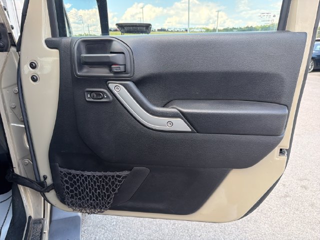 Used 2017 Jeep Wrangler Unlimited Sahara w/ Connectivity Group AWD/4WD image 22