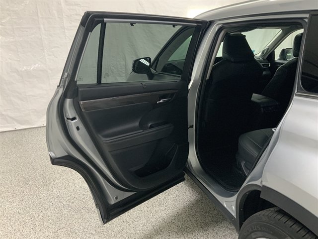 Used 2020 Toyota Highlander Limited AWD/4WD image 21