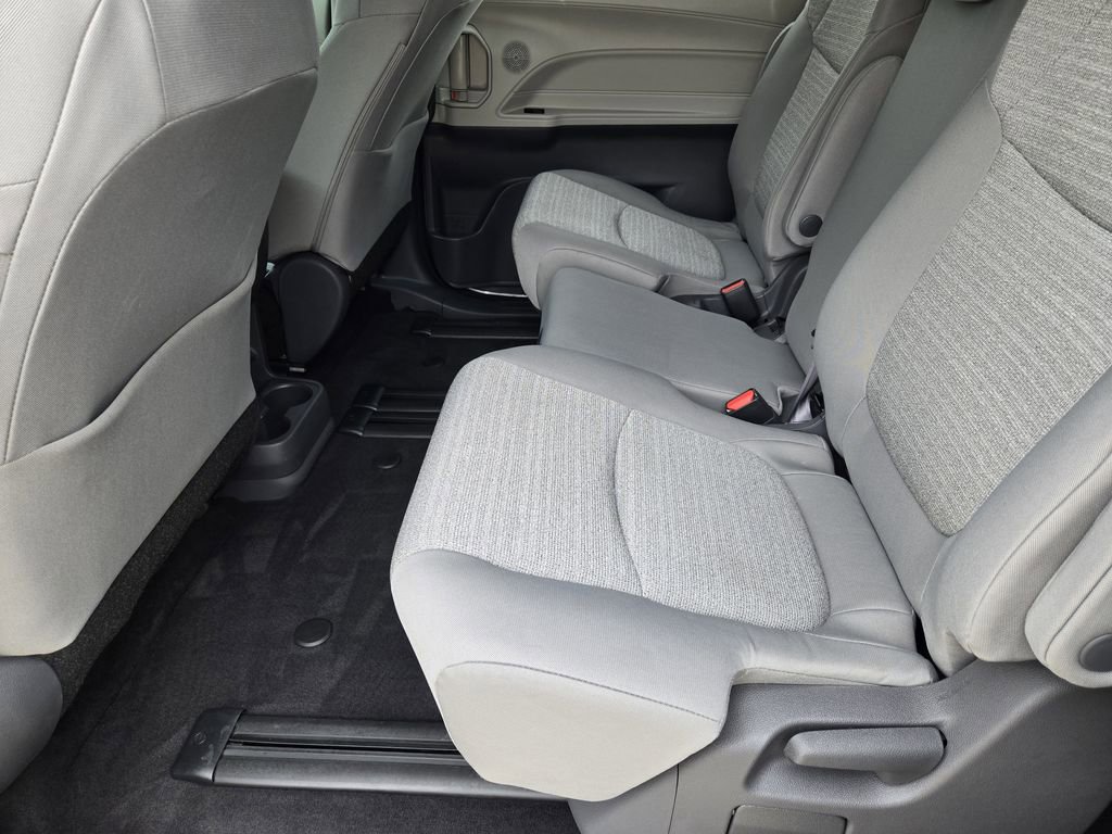 Used 2021 Toyota Sienna LE FWD image 19