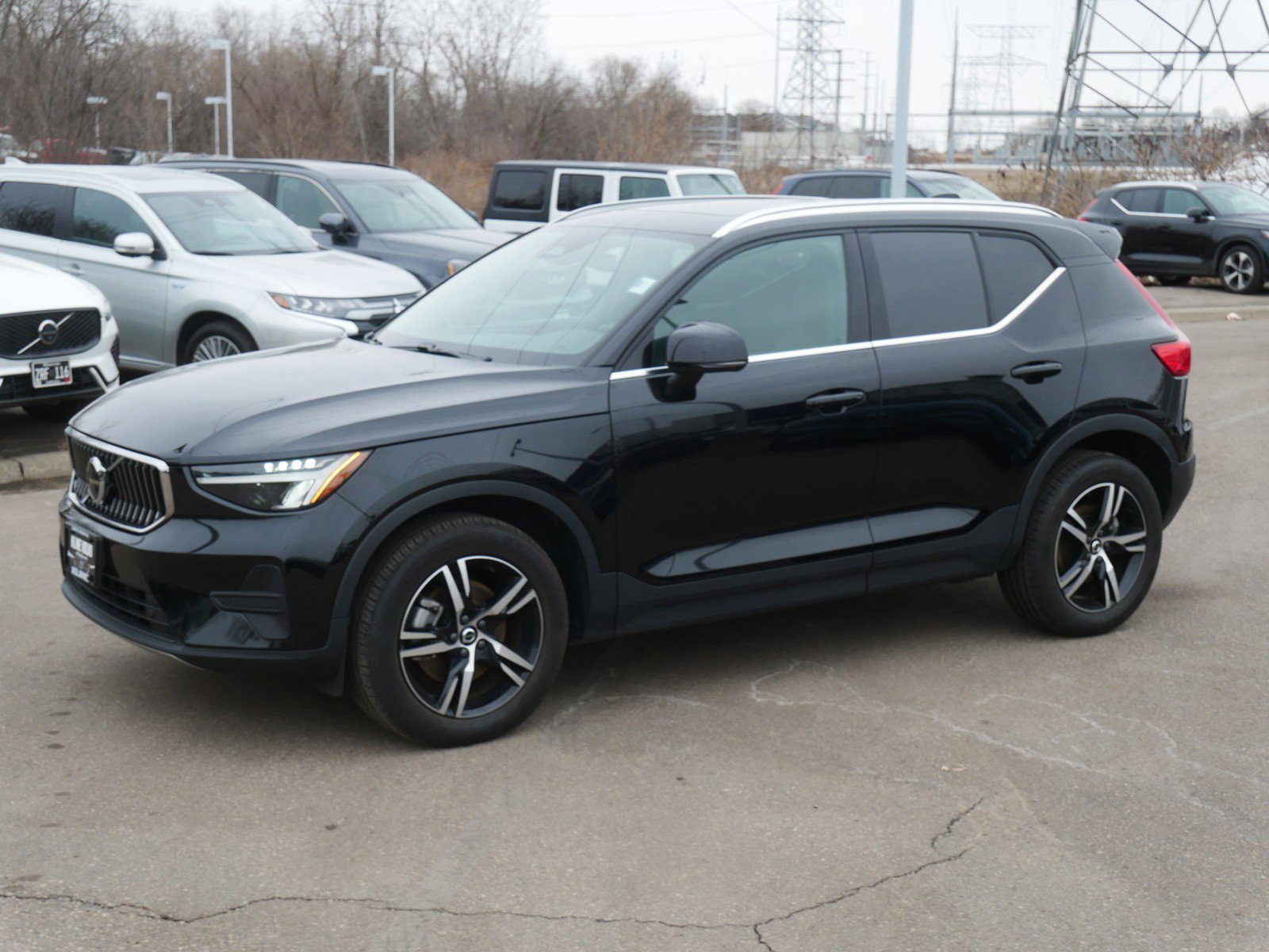 Used 2025 Volvo XC40 B5 Core image 3