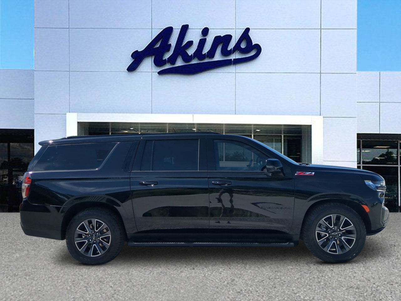 Used 2024 Chevrolet Suburban Z71 w/ Z71 Off-Road Package AWD/4WD image 1