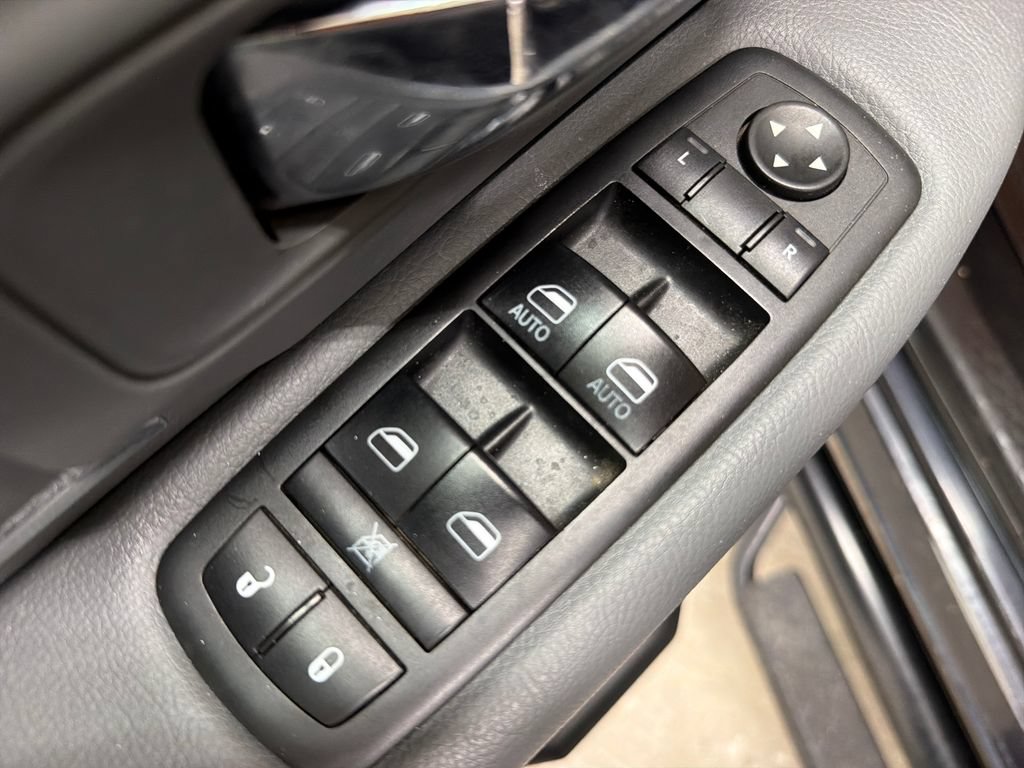 Used 2017 RAM 1500 Classic SLT RWD image 17