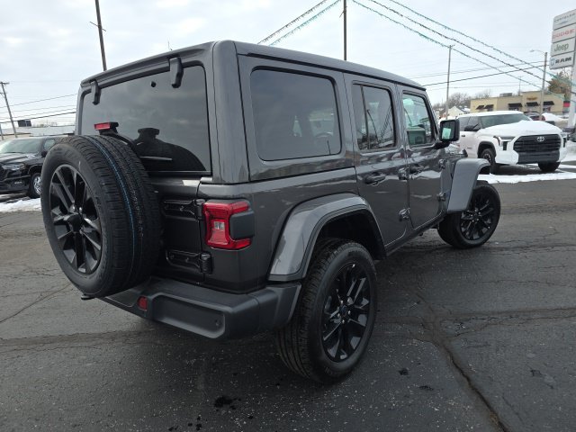 Used 2025 Jeep Wrangler Unlimited Sahara w/ Safety Group AWD/4WD image 6