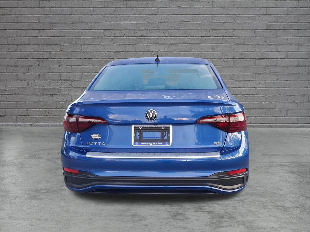 Used 2024 Volkswagen Jetta SE w/ Panoramic Sunroof Package FWD image 9