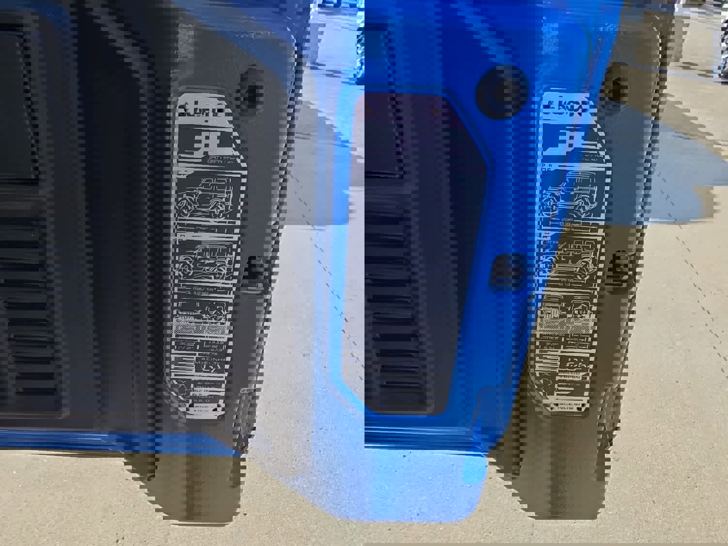 Used 2023 Jeep Wrangler Sahara w/ Cold Weather Group image 22