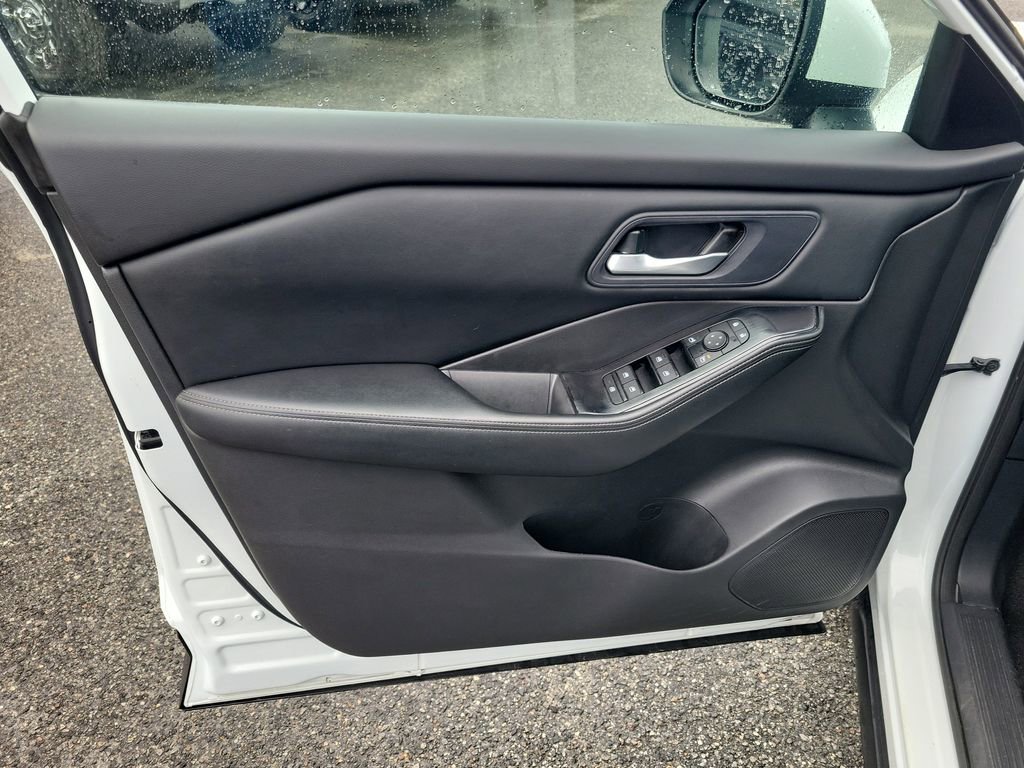 Used 2024 Nissan Rogue SV AWD/4WD image 11